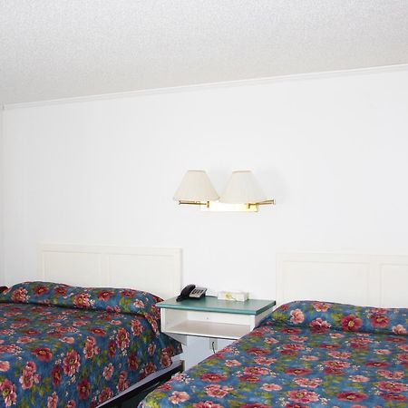 Springs Motor Inn Wainwright Экстерьер фото
