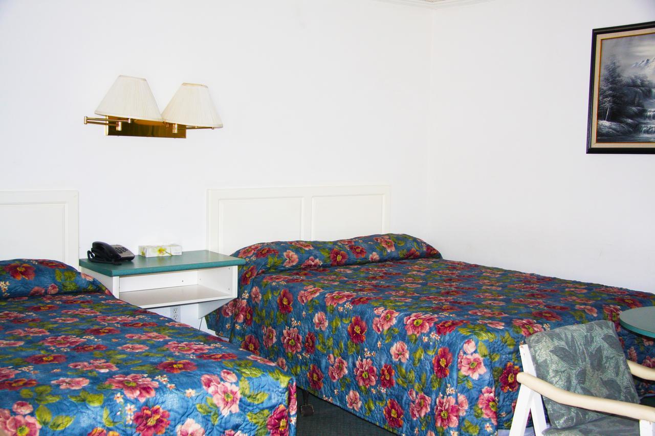 Springs Motor Inn Wainwright Экстерьер фото
