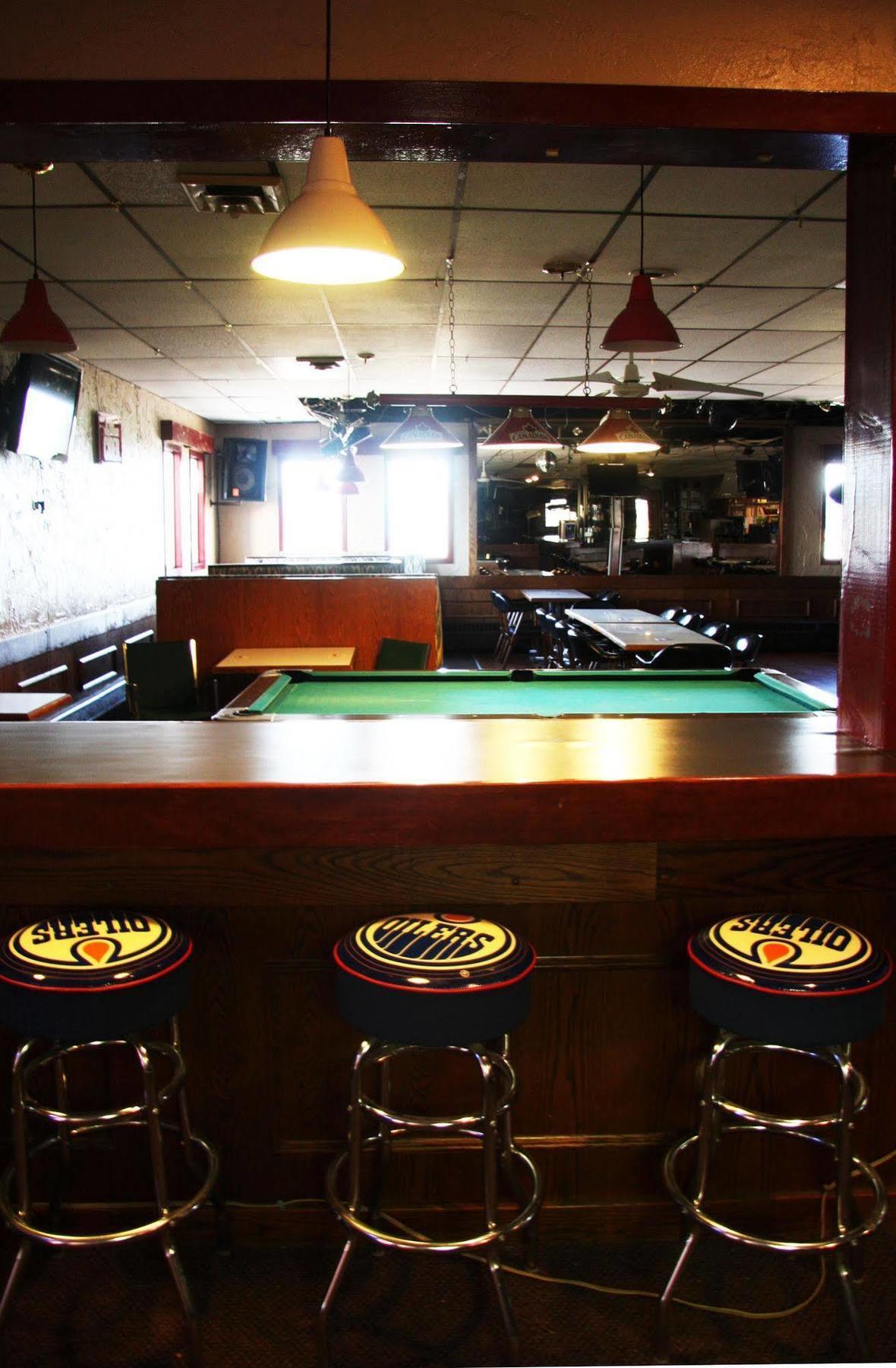 Springs Motor Inn Wainwright Экстерьер фото