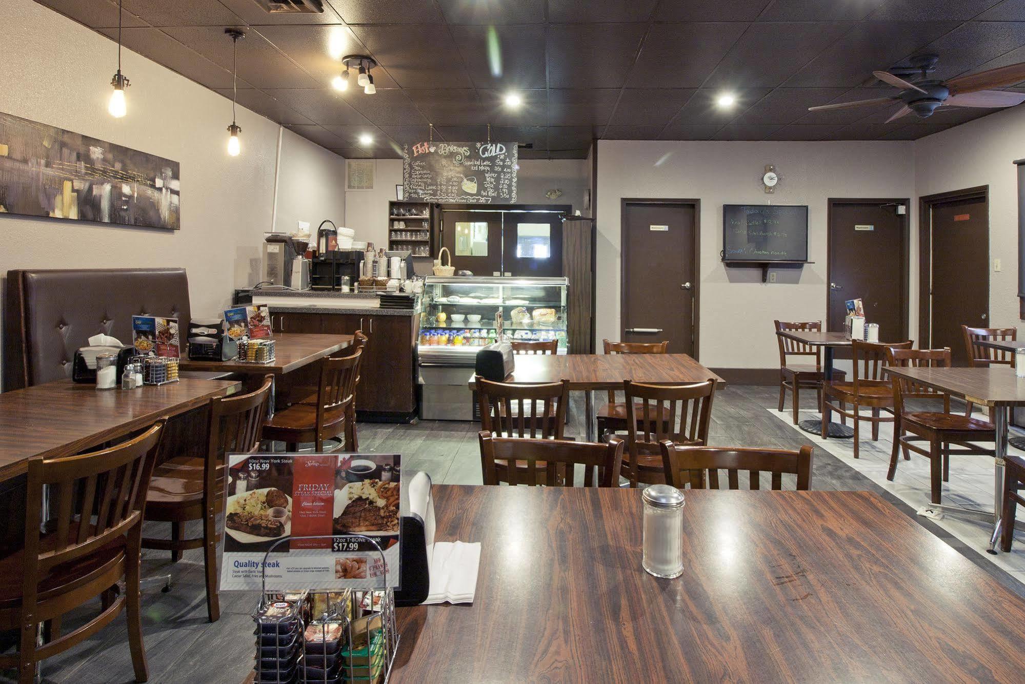 Springs Motor Inn Wainwright Экстерьер фото