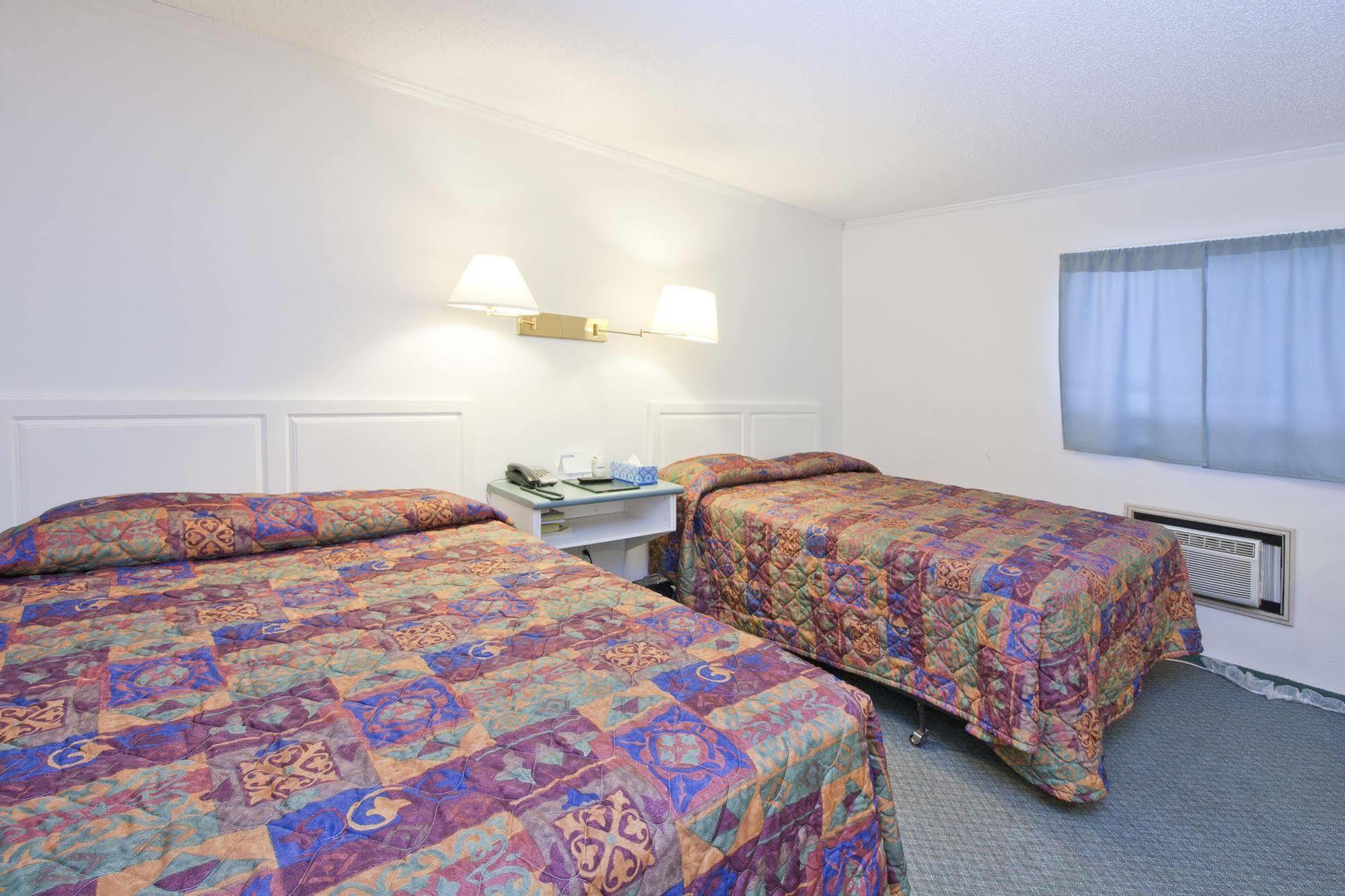 Springs Motor Inn Wainwright Экстерьер фото