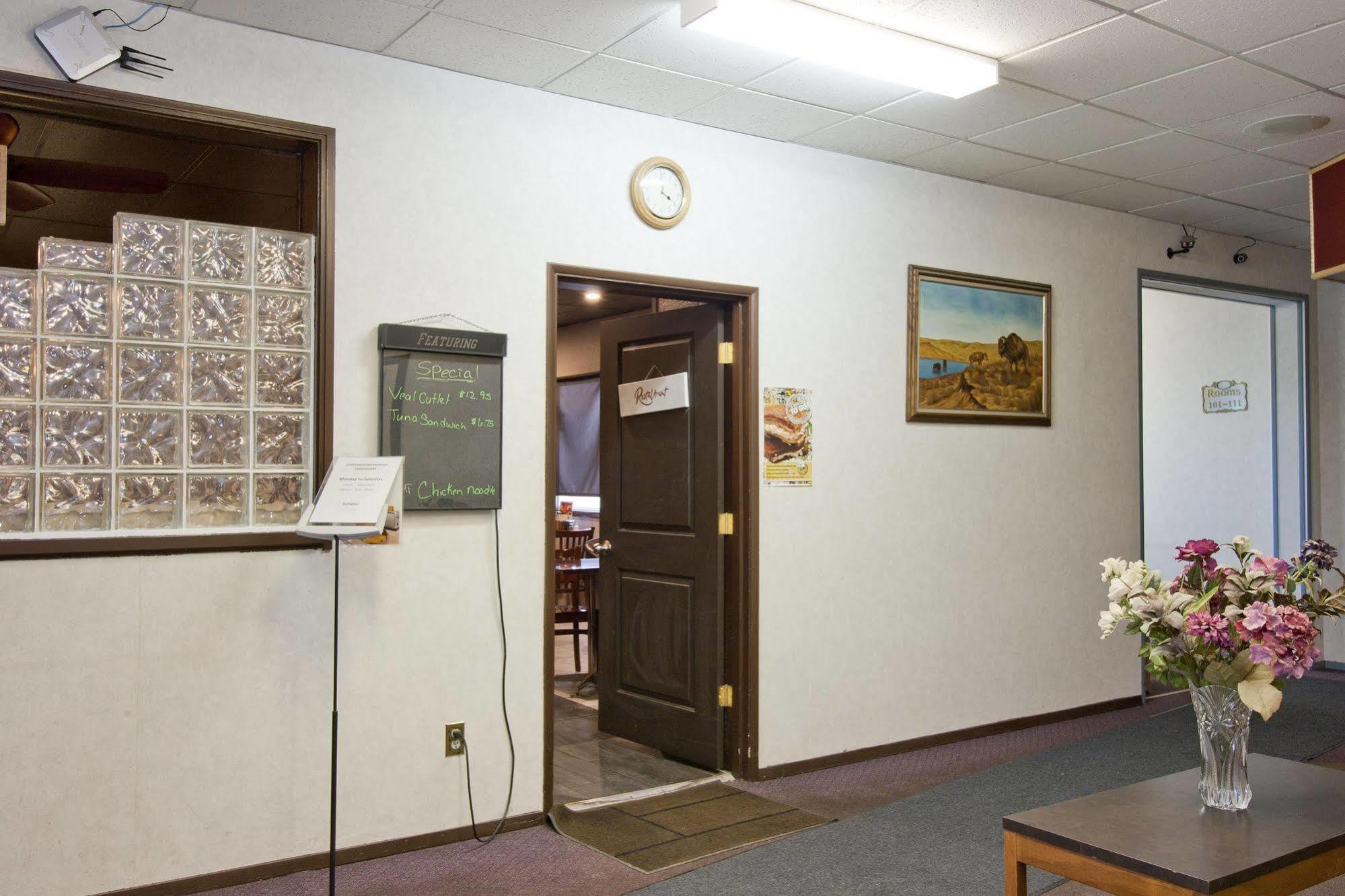 Springs Motor Inn Wainwright Экстерьер фото