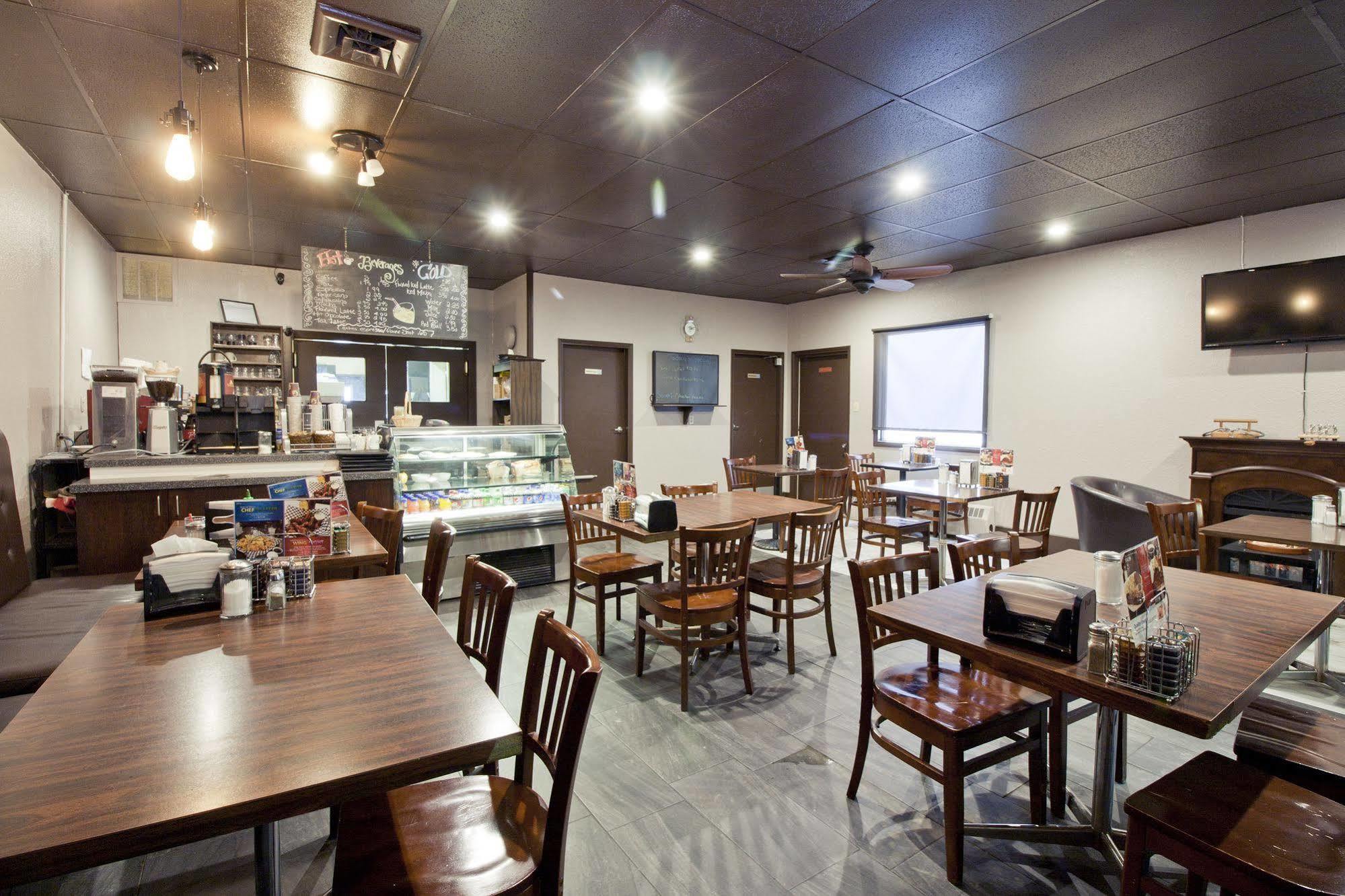 Springs Motor Inn Wainwright Экстерьер фото