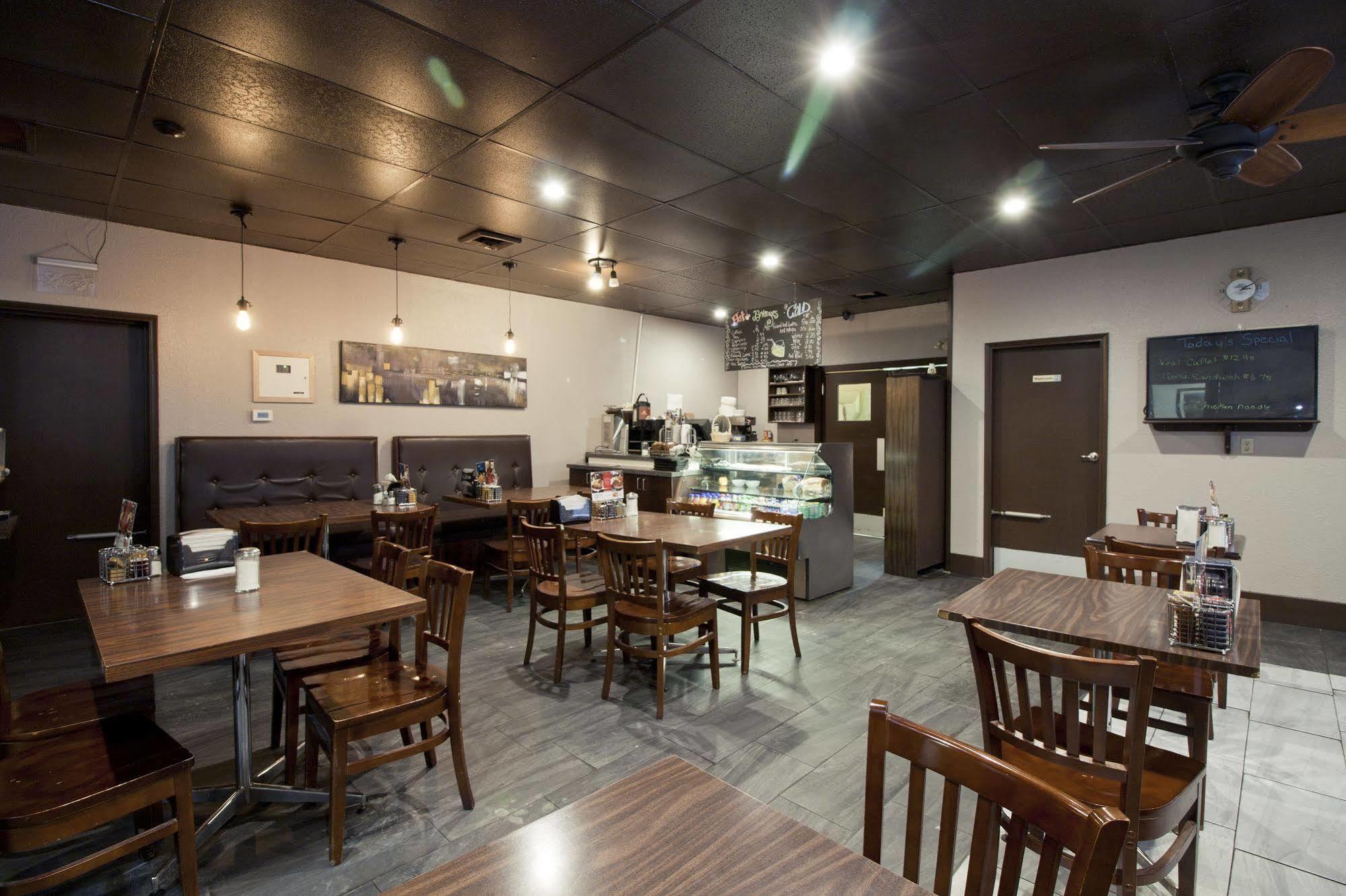 Springs Motor Inn Wainwright Экстерьер фото